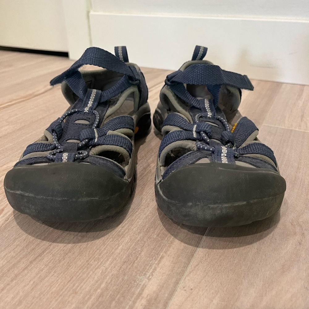 KEEN Kids' Dark Blue and Gray Sandals Size 1 - Picture 5 of 11